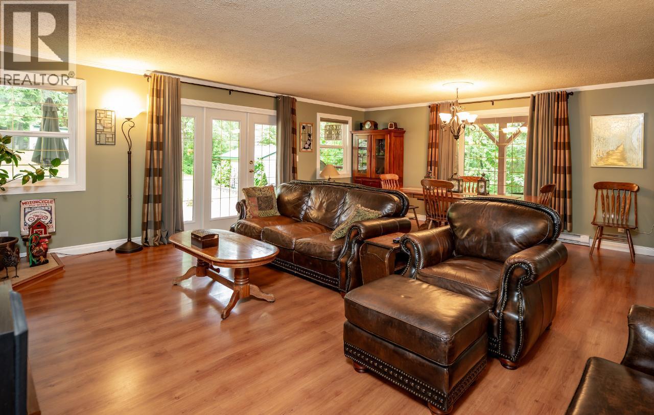 1160 22 Highway, Rossland, British Columbia  V0G 1Y0 - Photo 6 - 10356644