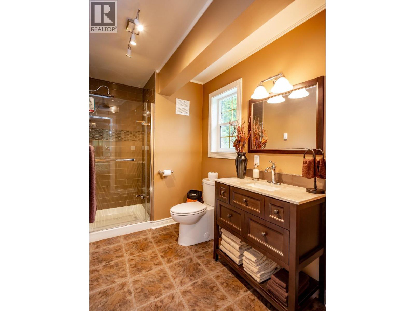 1160 22 Highway, Rossland, British Columbia  V0G 1Y0 - Photo 33 - 10356644