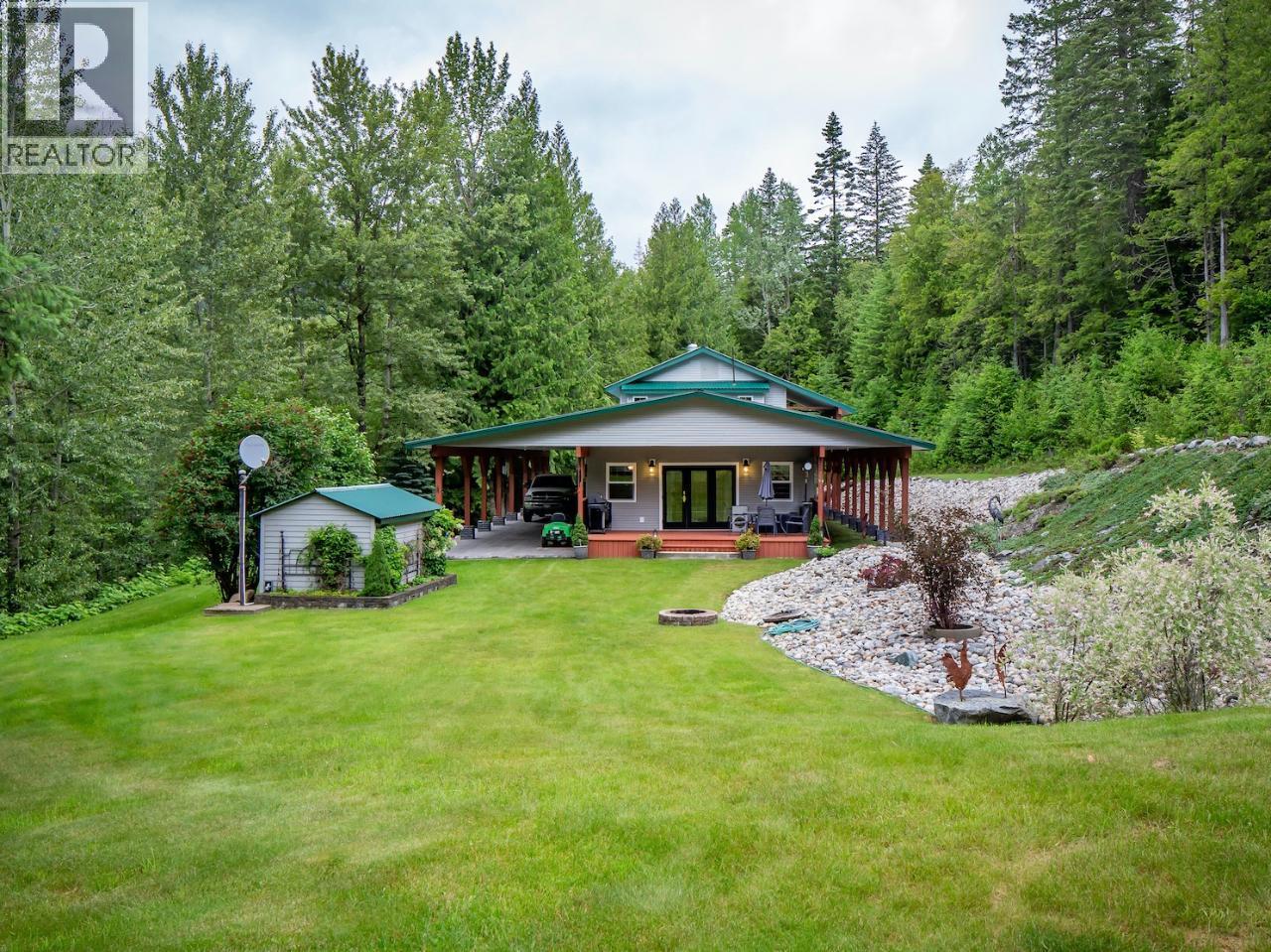 1160 22 Highway, Rossland, British Columbia  V0G 1Y0 - Photo 2 - 10356644