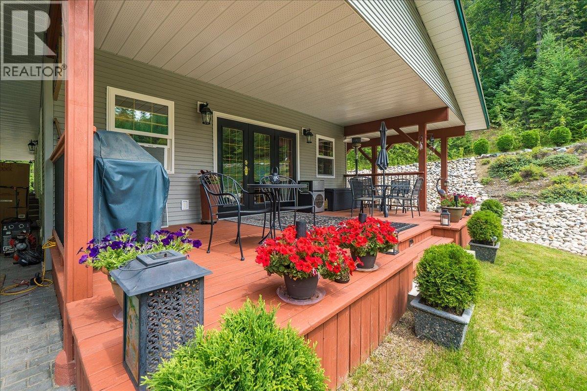 1160 22 Highway, Rossland, British Columbia  V0G 1Y0 - Photo 4 - 10356644