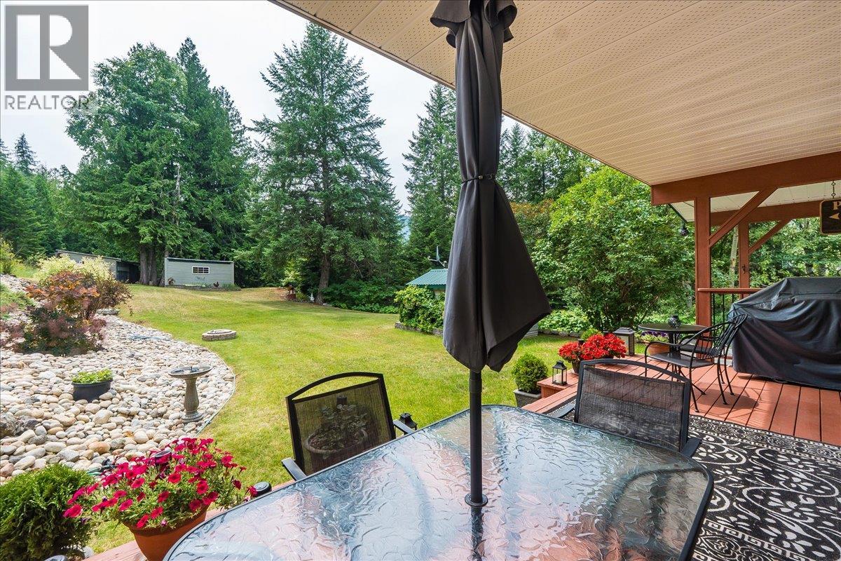 1160 22 Highway, Rossland, British Columbia  V0G 1Y0 - Photo 5 - 10356644
