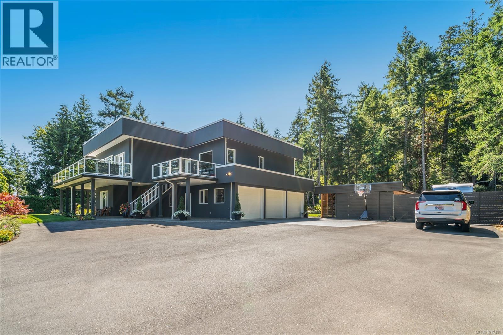 Property at 2904 Dolphin Dr image 4