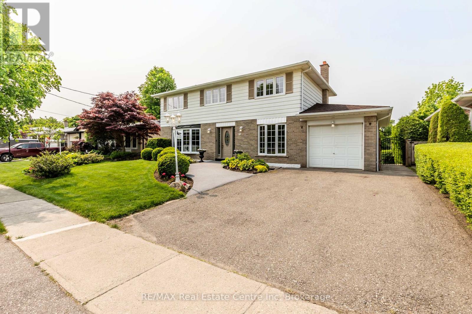 29 Stockman Crescent, Halton Hills, Ontario  L7G 1J5 - Photo 7 - W12380203
