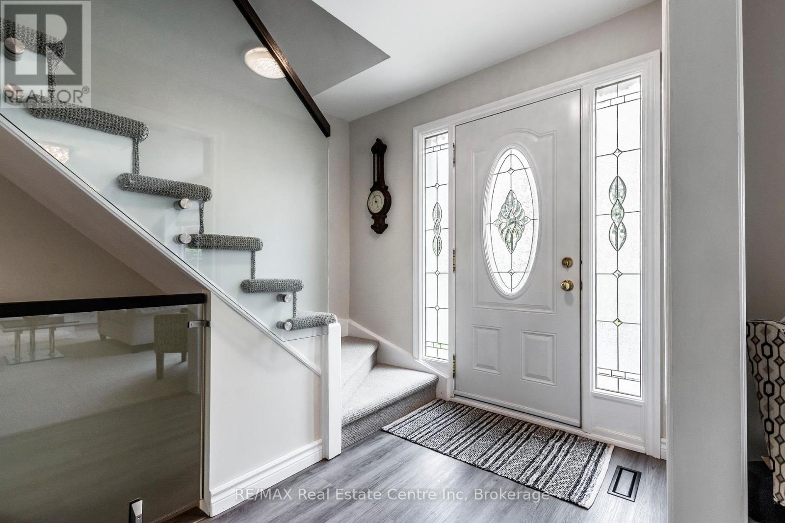 29 Stockman Crescent, Halton Hills, Ontario  L7G 1J5 - Photo 8 - W12380203