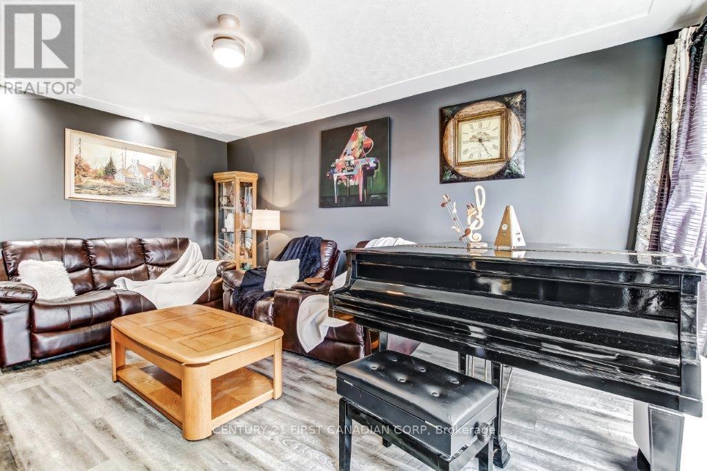 1252 Michael Street, London East, Ontario  N5V 2H5 - Photo 4 - X12380182