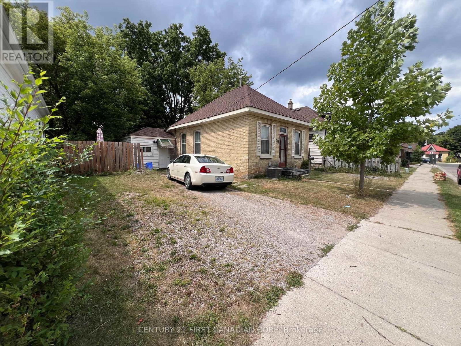 59 Hydro Street, London East (East M), Ontario  N5Z 2H5 - Photo 4 - X12380254
