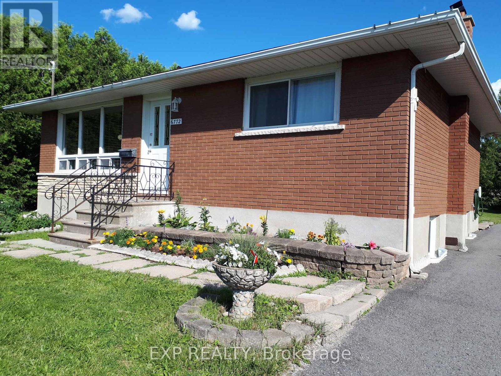 6772 Rocque Street, Ottawa, Ontario  K1C 1A2 - Photo 2 - X12380180