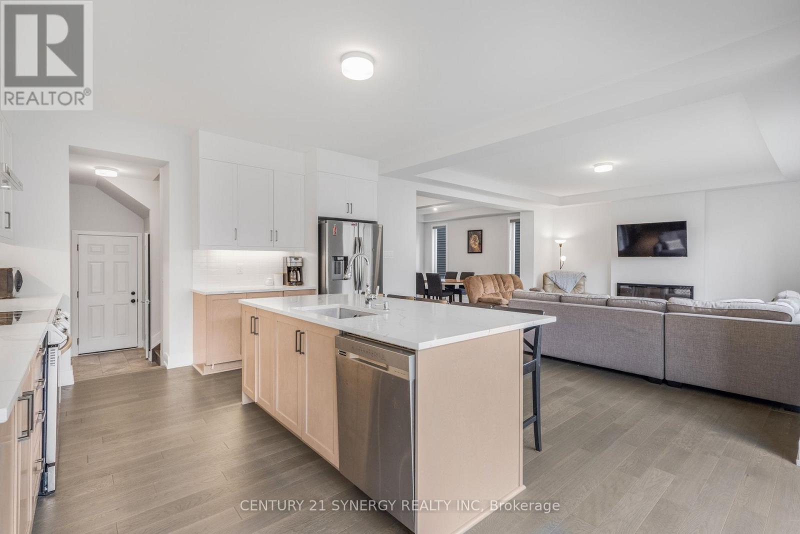814 Crossgate Street, Ottawa, Ontario  K2J 7E3 - Photo 12 - X12380213