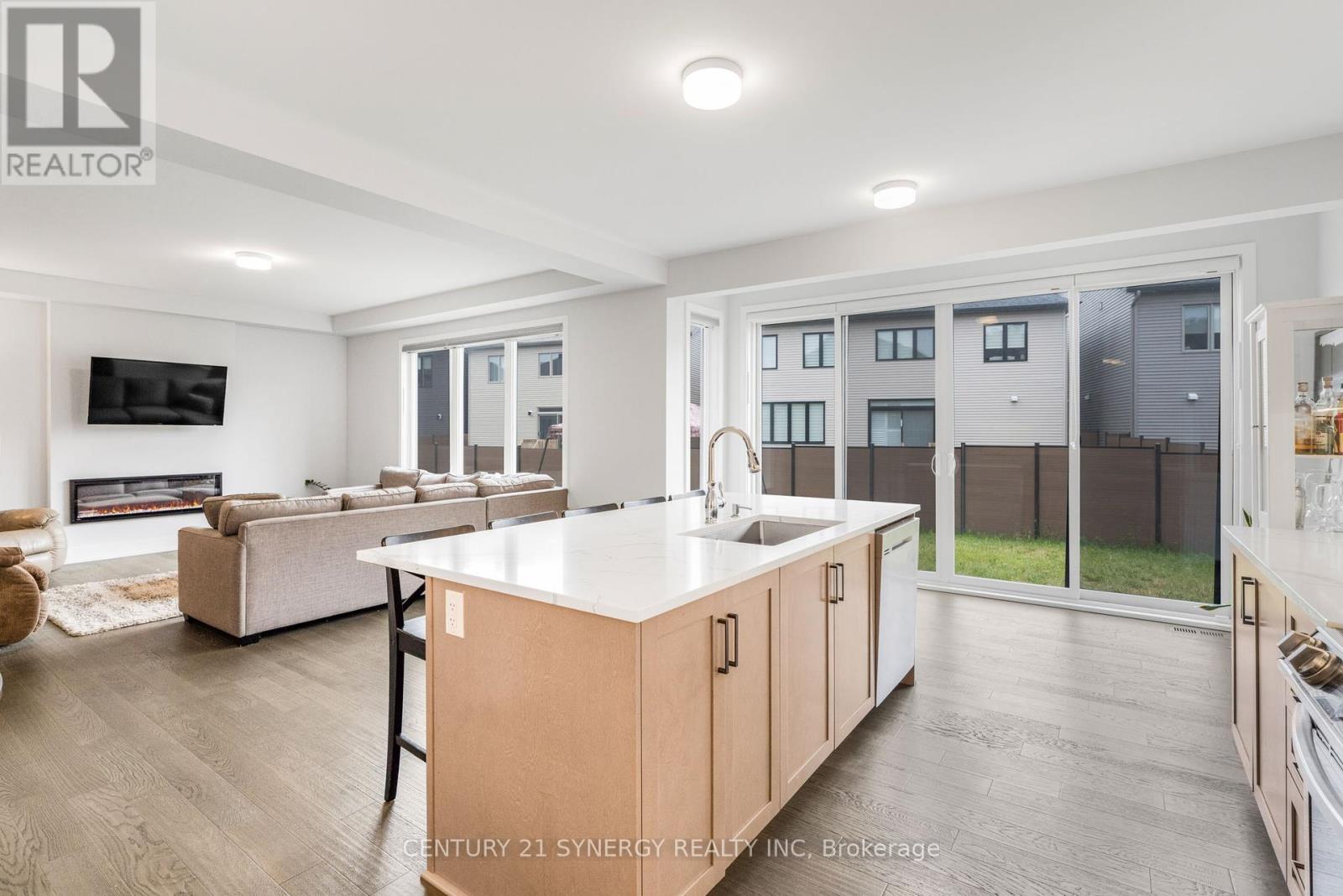 814 Crossgate Street, Ottawa, Ontario  K2J 7E3 - Photo 15 - X12380213