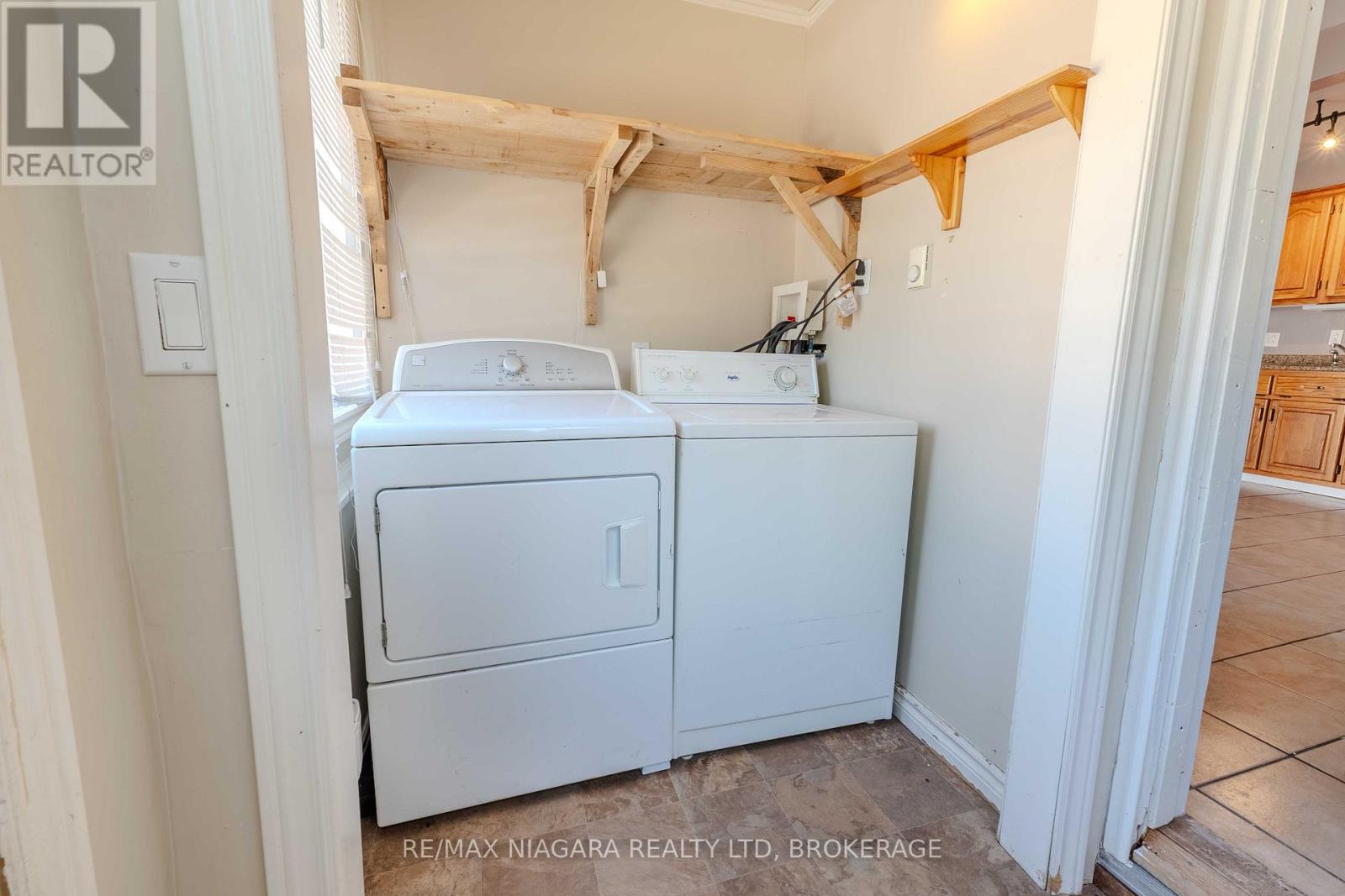 8 Garner Avenue, Welland, Ontario  L3B 2X6 - Photo 3 - X12380158