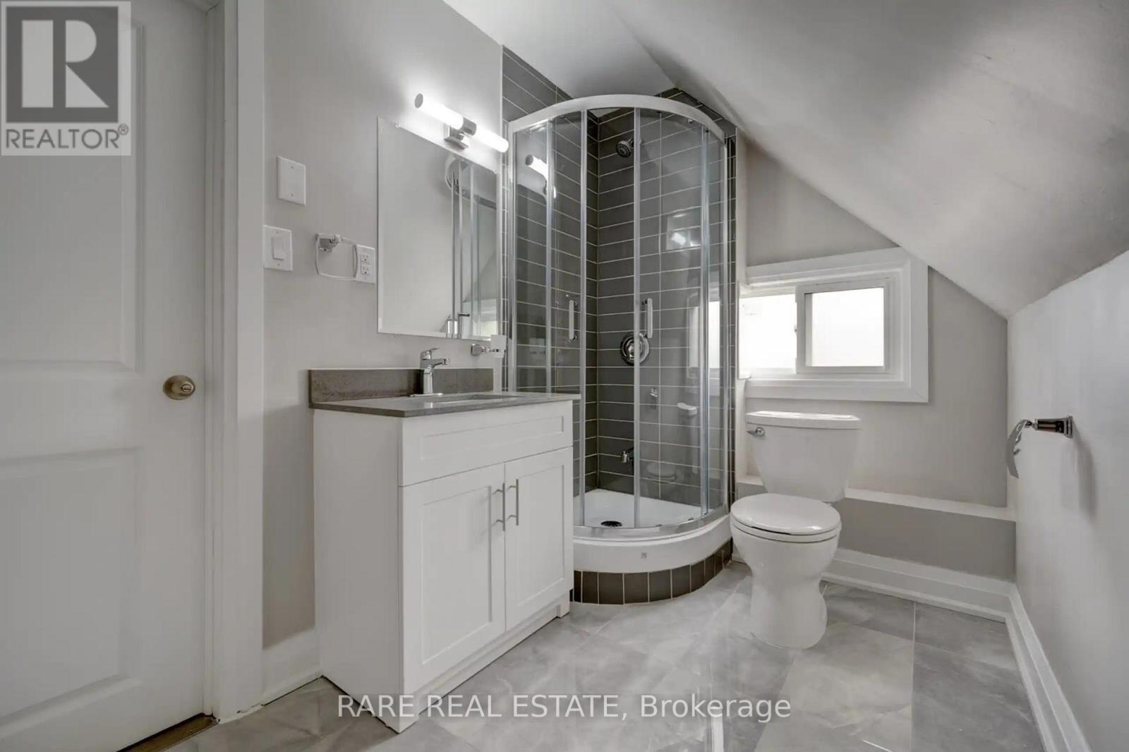 26 Fairleigh Avenue N, Hamilton (Gibson), Ontario  L8L 6H2 - Photo 13 - X12290917