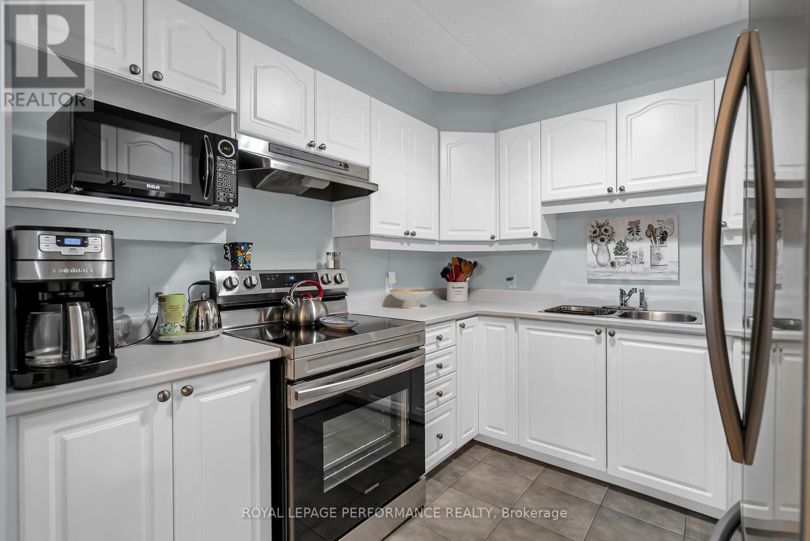 3 - 15 First Street W, Cornwall, Ontario  K6J 1B8 - Photo 14 - X12380260