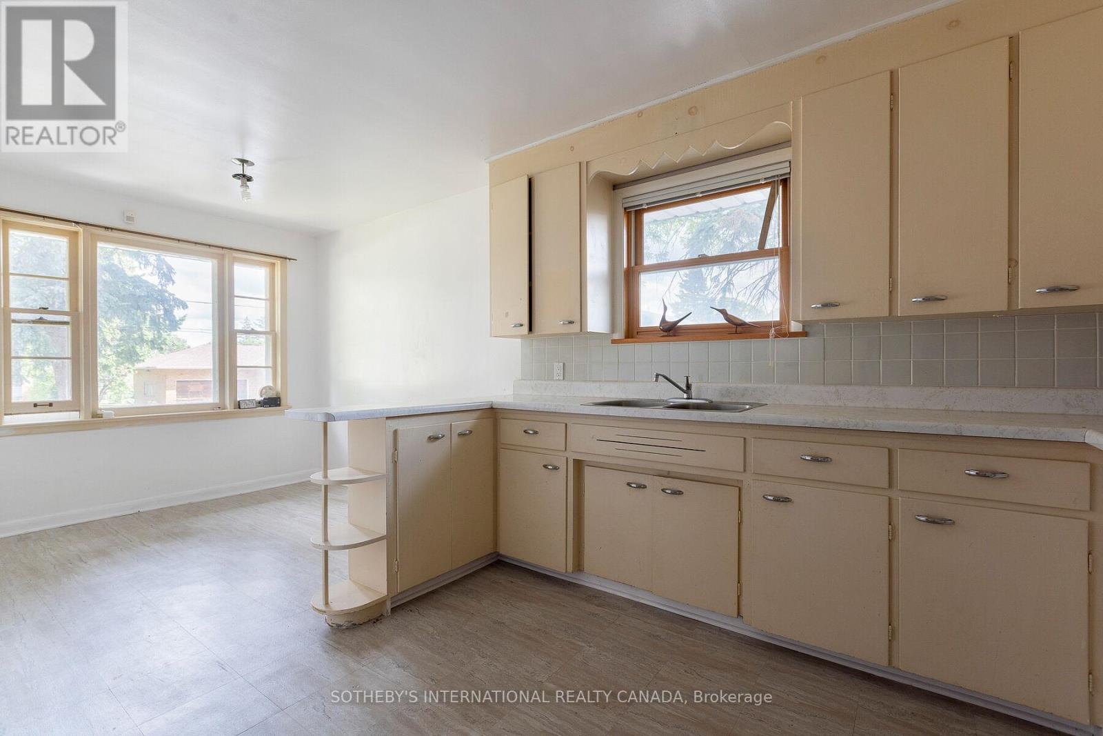 17 Ayre Point Road, Toronto, Ontario  M1M 1G4 - Photo 6 - E12379969