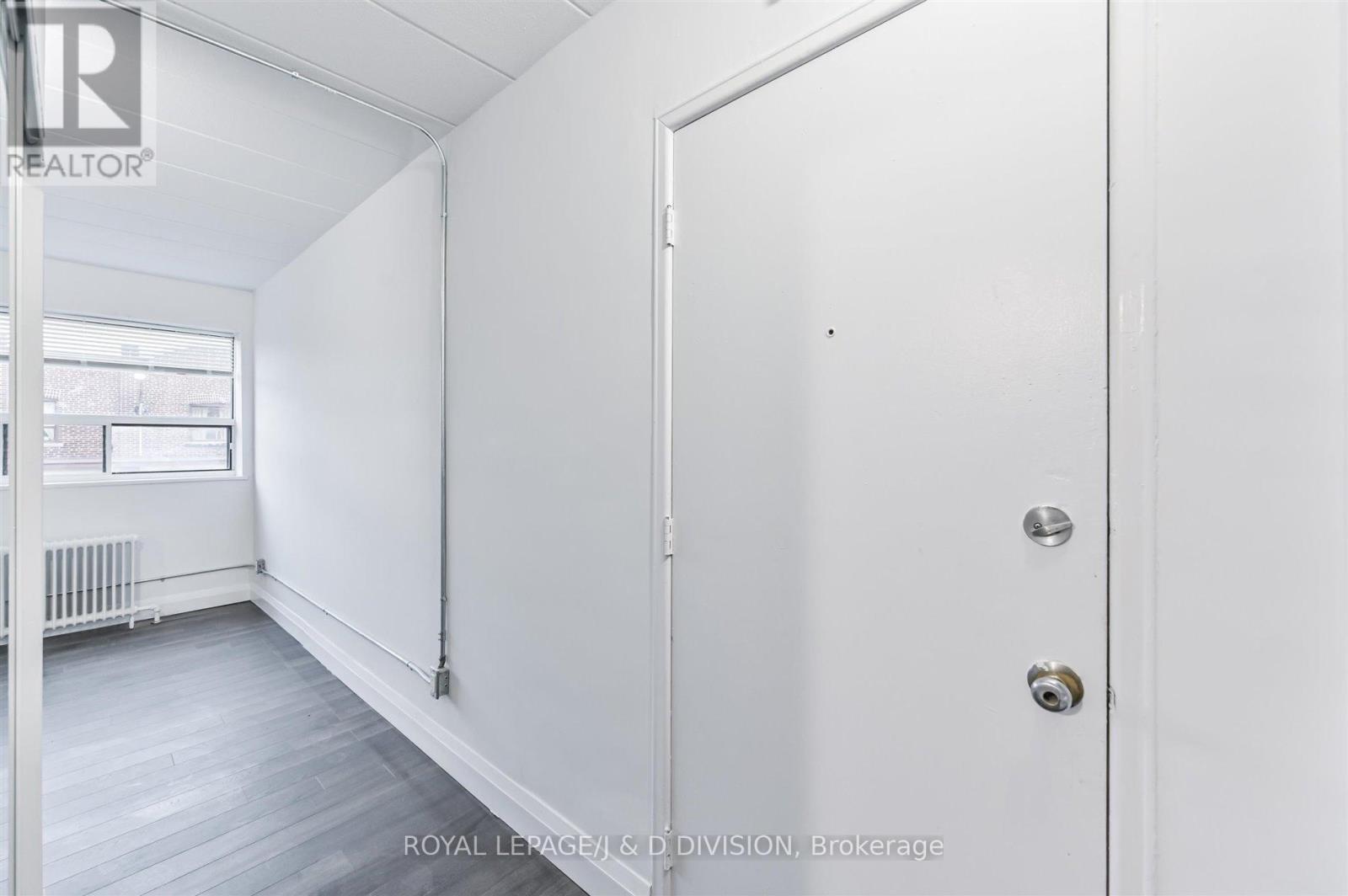 301 - 325 Sammon Avenue, Toronto, Ontario  M4J 2A1 - Photo 3 - E12380056