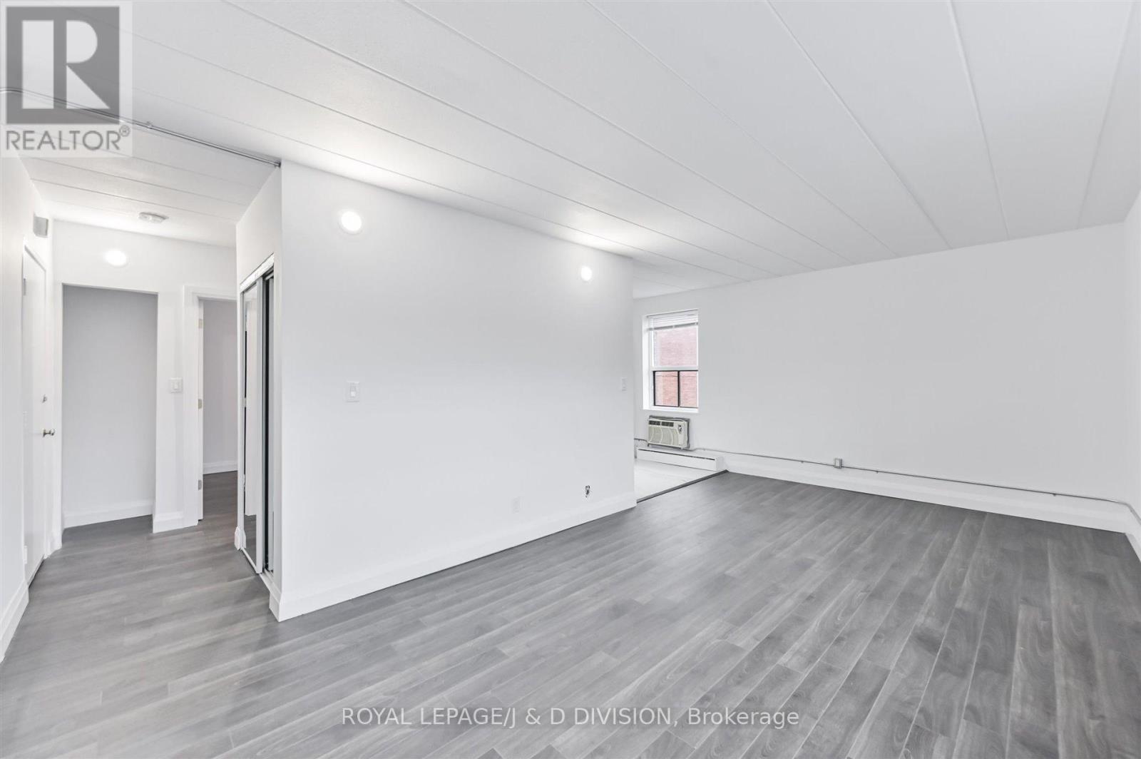 301 - 325 Sammon Avenue, Toronto, Ontario  M4J 2A1 - Photo 5 - E12380056