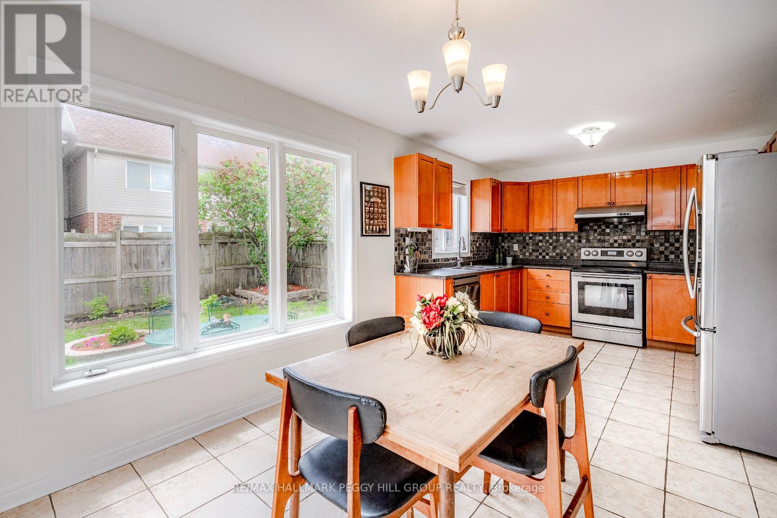 29 Brookwood Drive, Barrie, Ontario  L4N 0Z1 - Photo 4 - S12379947