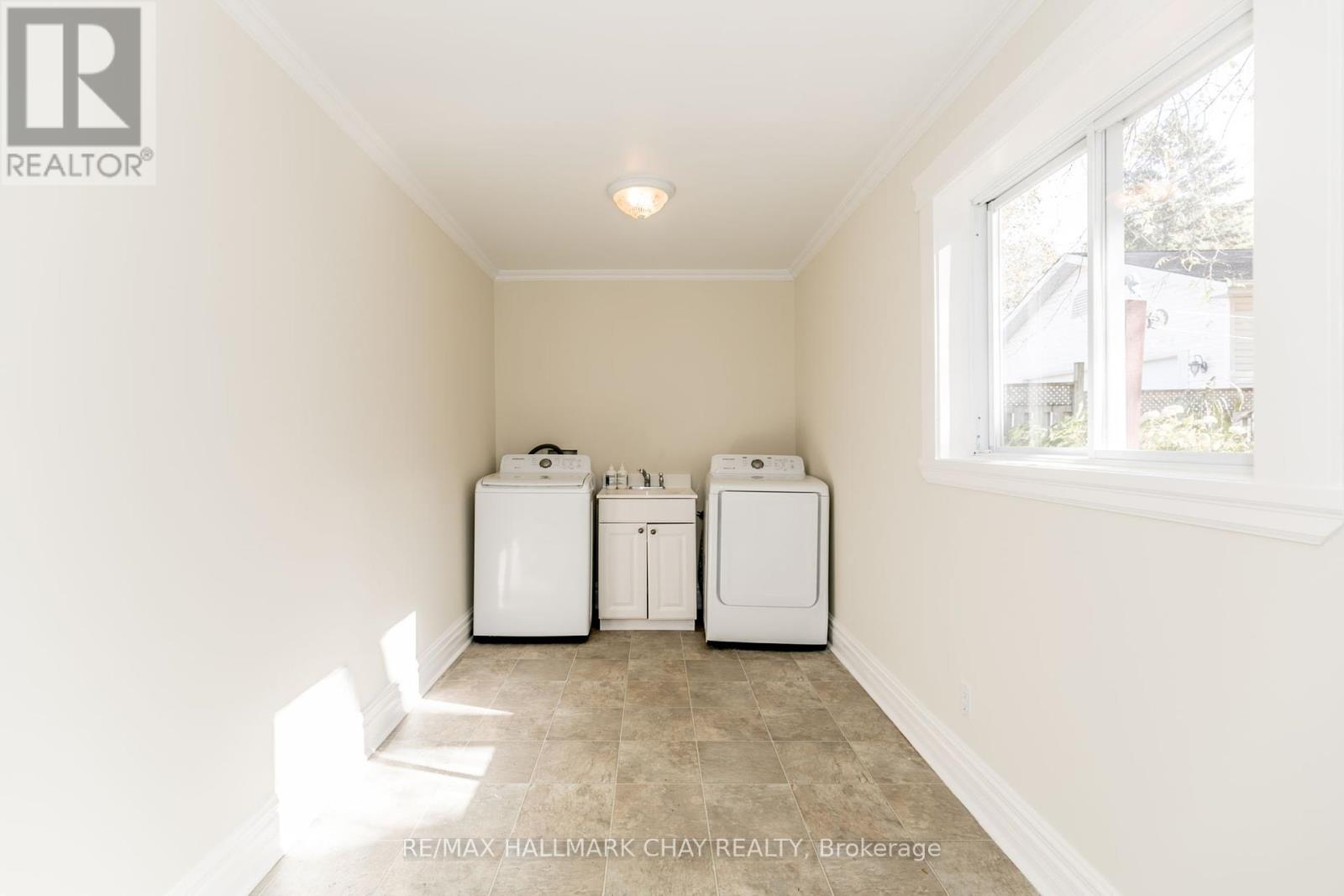 111 Penetang Street, Barrie, Ontario  L4M 1V7 - Photo 12 - S12380106