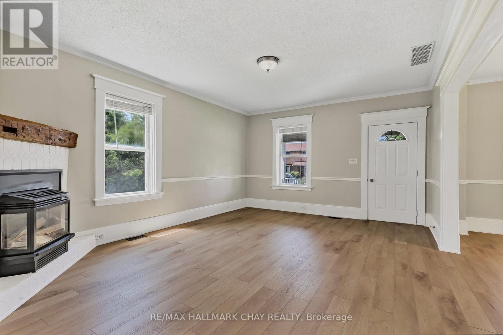 111 Penetang Street, Barrie, Ontario  L4M 1V7 - Photo 6 - S12380106