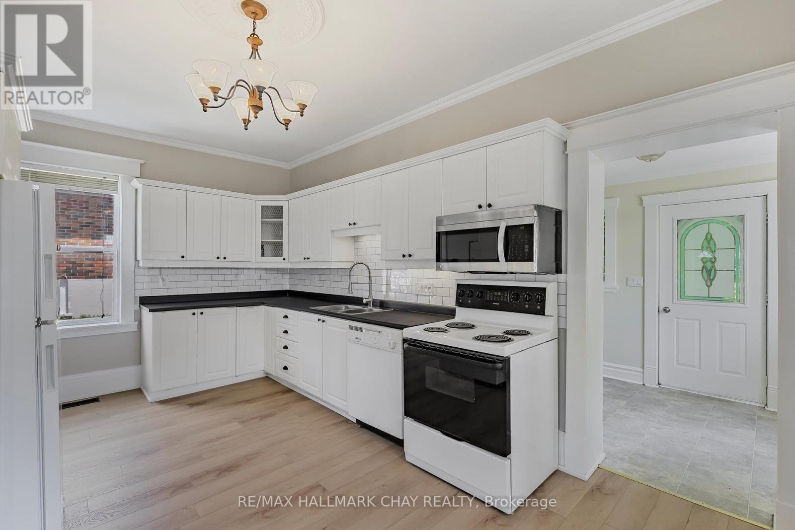 111 Penetang Street, Barrie, Ontario  L4M 1V7 - Photo 8 - S12380106