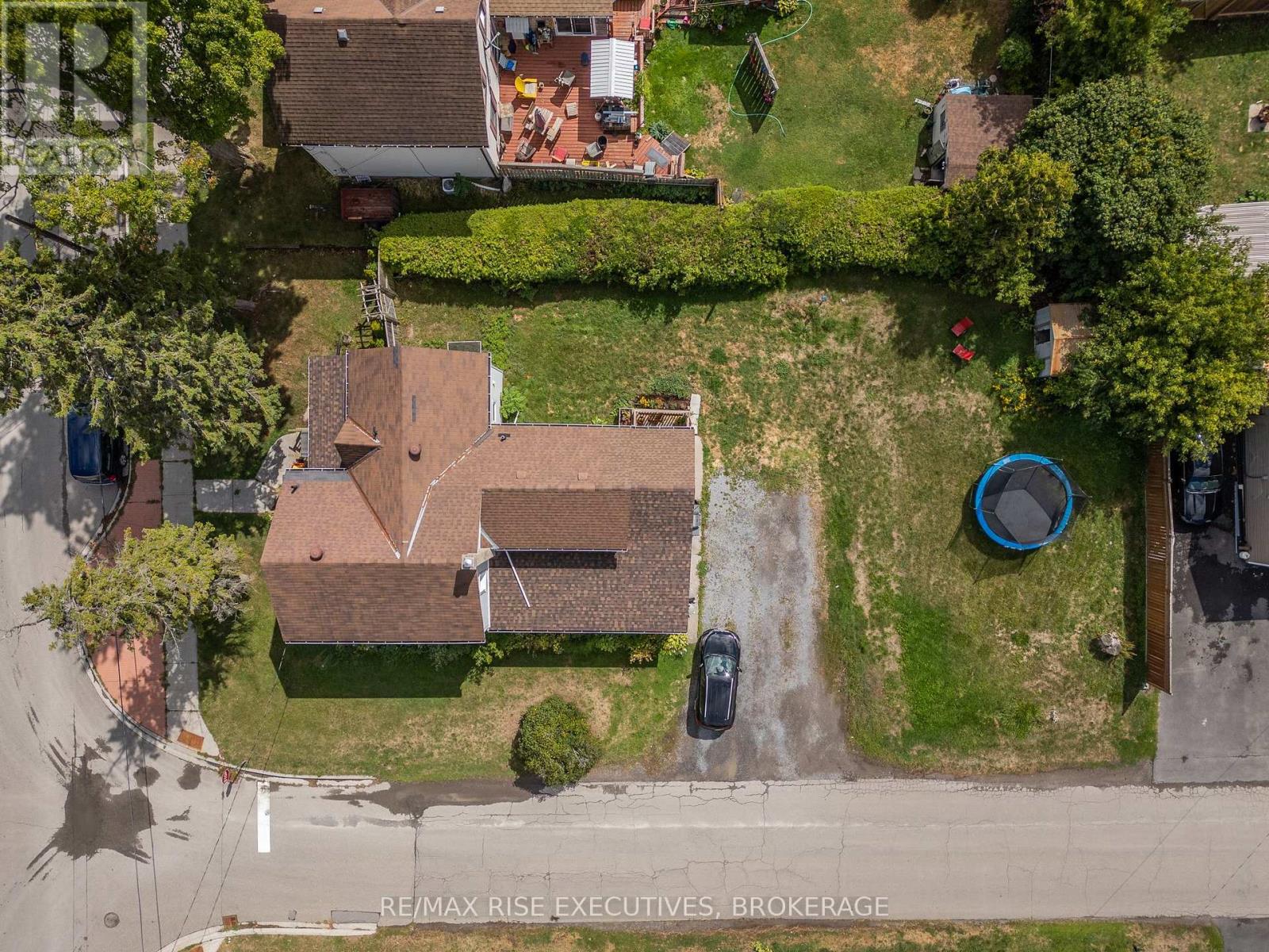 190 Victoria Avenue, Gananoque, Ontario  K7G 2S1 - Photo 17 - X12377830
