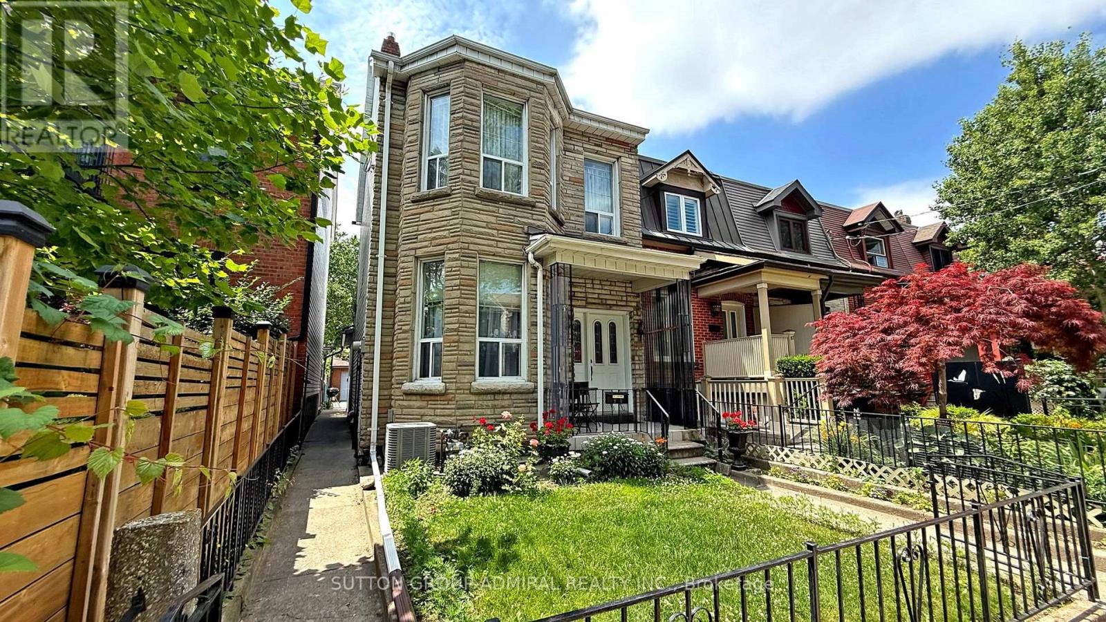 90 WESTMORELAND AVENUE, Toronto, Ontario