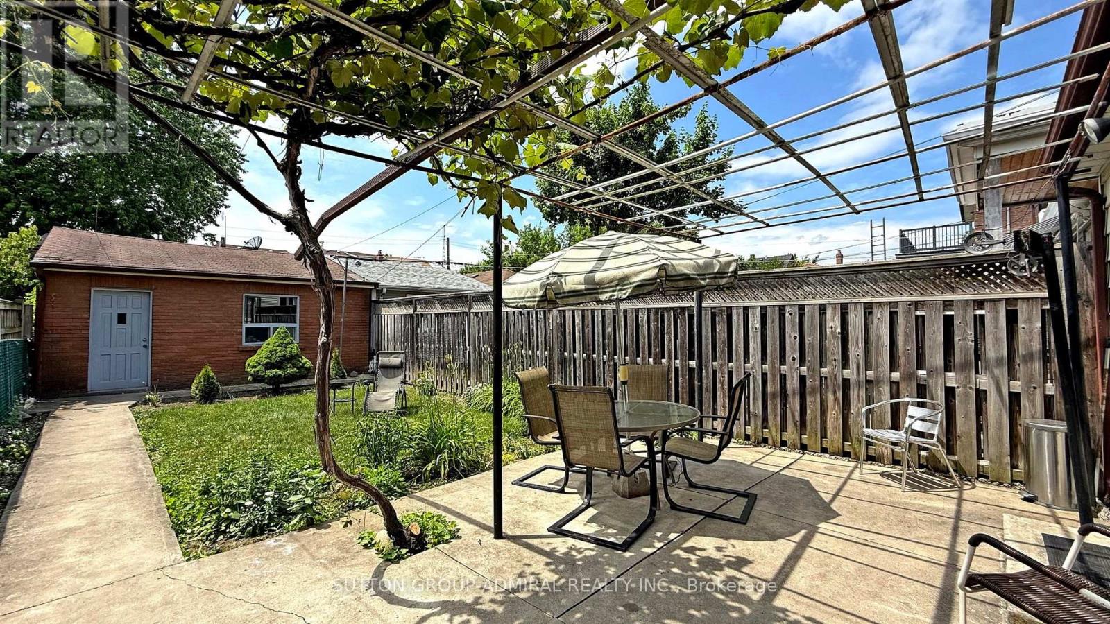 90 Westmoreland Avenue, Toronto, Ontario  M6H 2Z7 - Photo 46 - W12379918