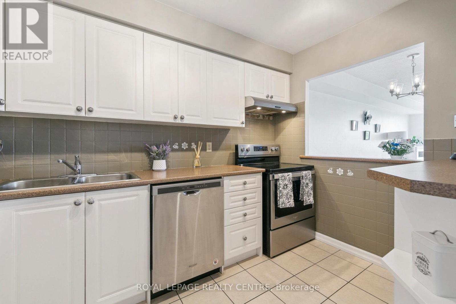 807 - 1110 Walden Circle, Mississauga, Ontario  L5J 4R3 - Photo 11 - W12379921
