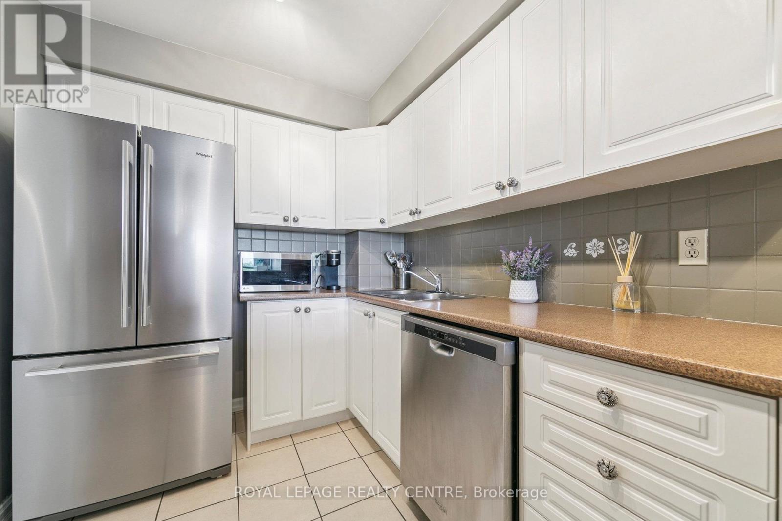 807 - 1110 Walden Circle, Mississauga, Ontario  L5J 4R3 - Photo 13 - W12379921
