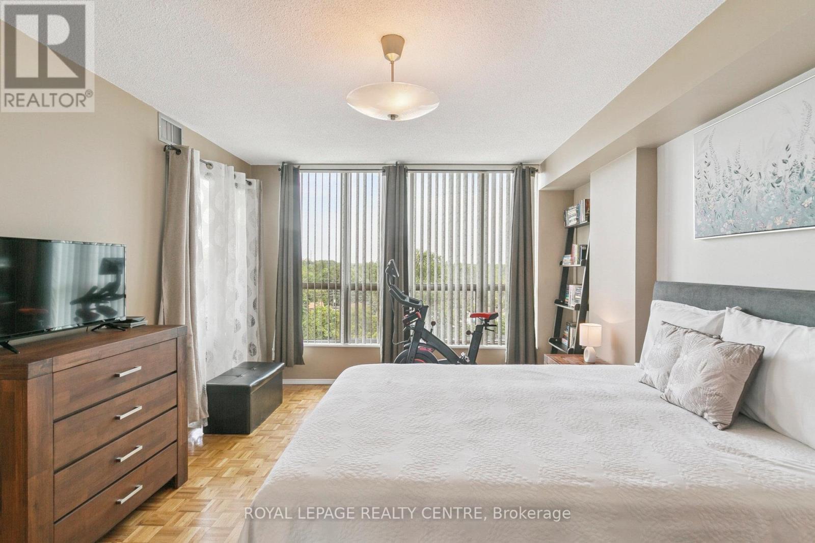 807 - 1110 Walden Circle, Mississauga, Ontario  L5J 4R3 - Photo 14 - W12379921
