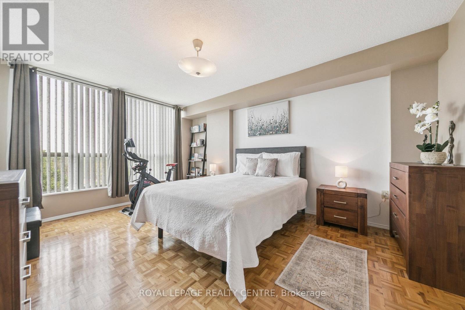 807 - 1110 Walden Circle, Mississauga, Ontario  L5J 4R3 - Photo 17 - W12379921