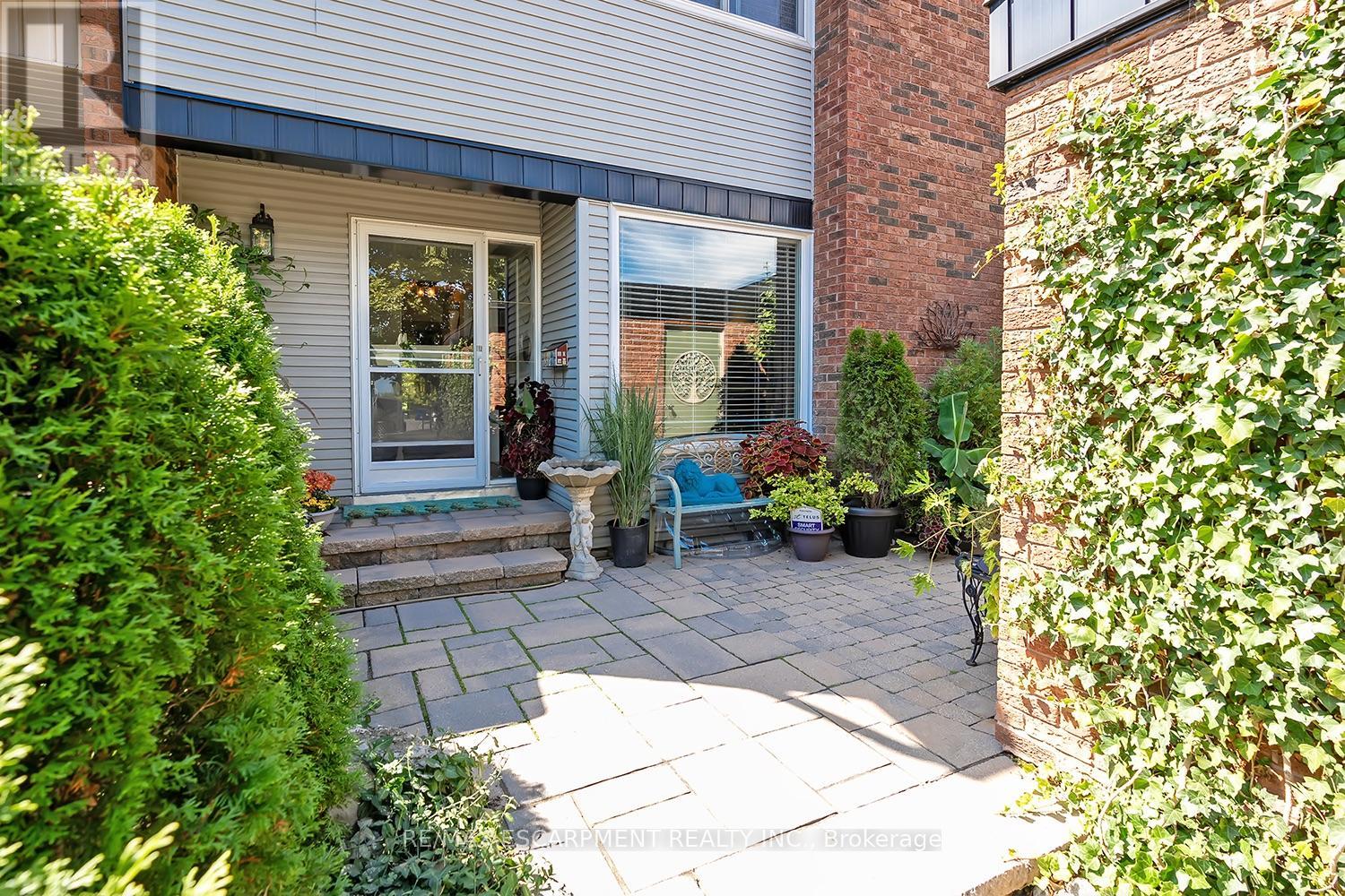 5 - 1580 Kerns Road, Burlington, Ontario  L7P 3A7 - Photo 4 - W12379982