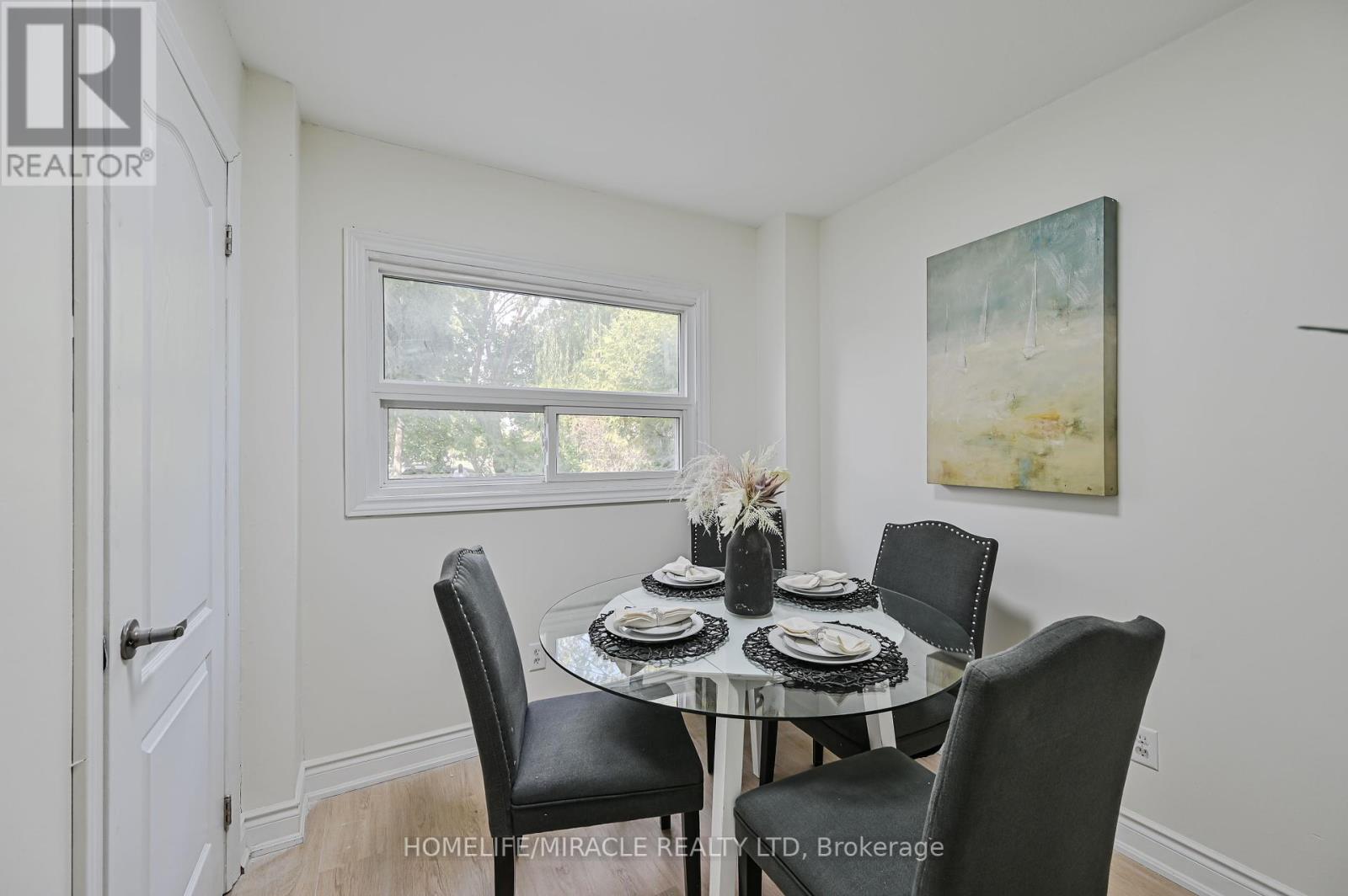 32 Woodsview Avenue, Toronto, Ontario  M9W 6C1 - Photo 14 - W12380000