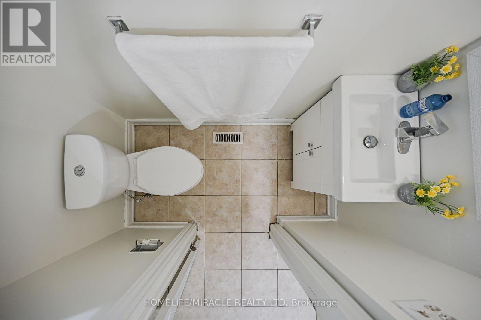 32 Woodsview Avenue, Toronto, Ontario  M9W 6C1 - Photo 21 - W12380000