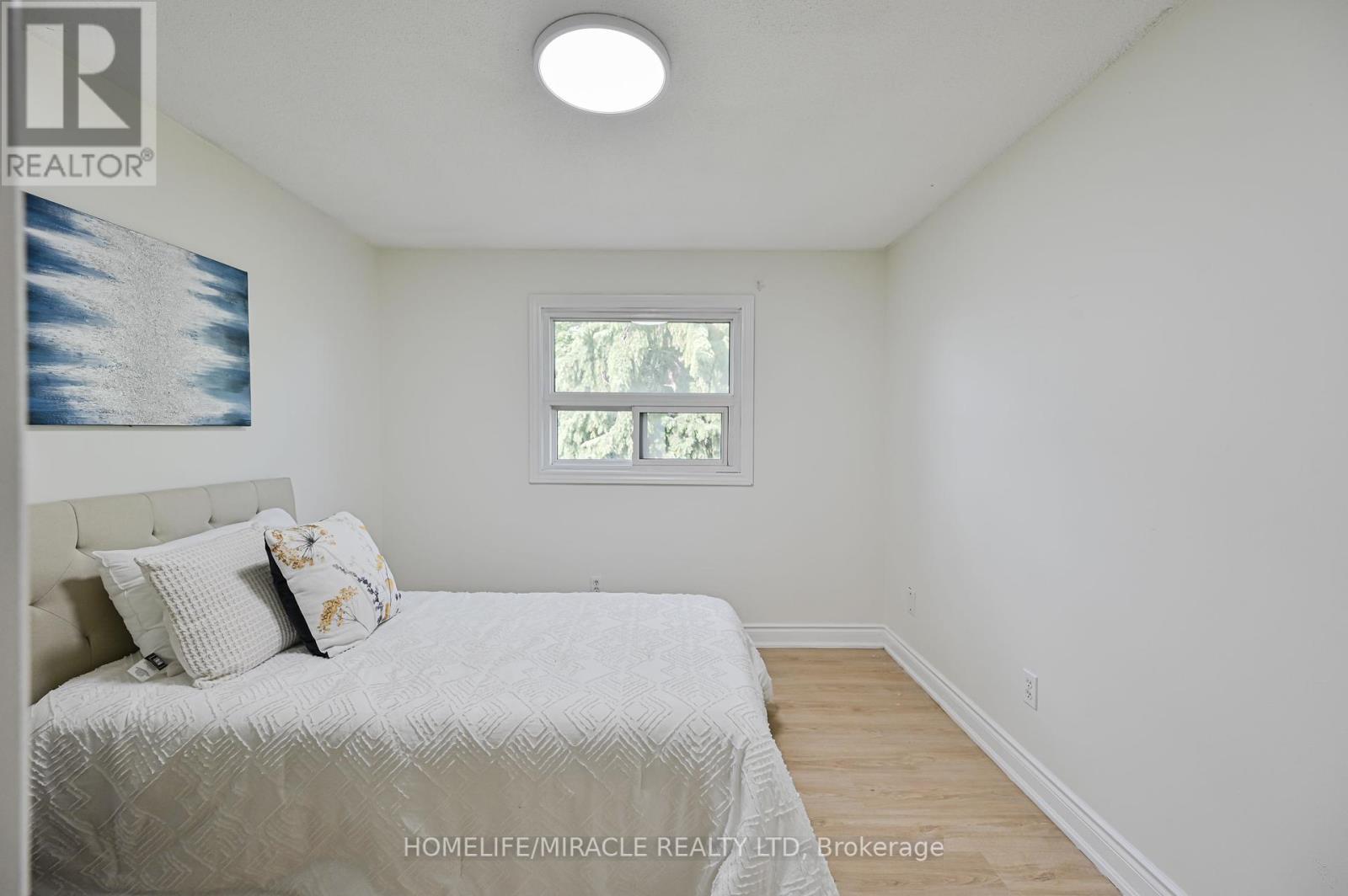 32 Woodsview Avenue, Toronto, Ontario  M9W 6C1 - Photo 32 - W12380000
