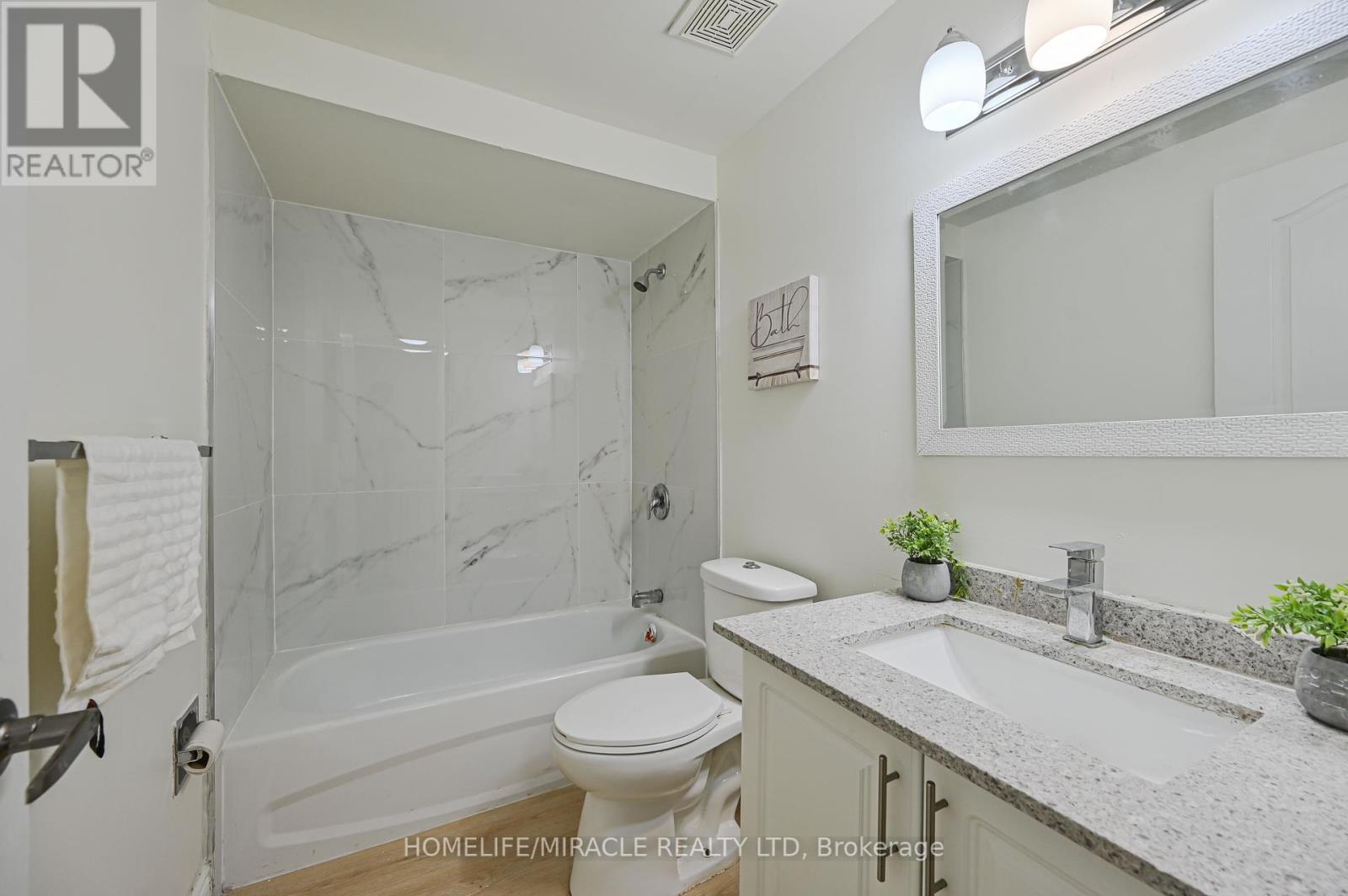 32 Woodsview Avenue, Toronto, Ontario  M9W 6C1 - Photo 34 - W12380000