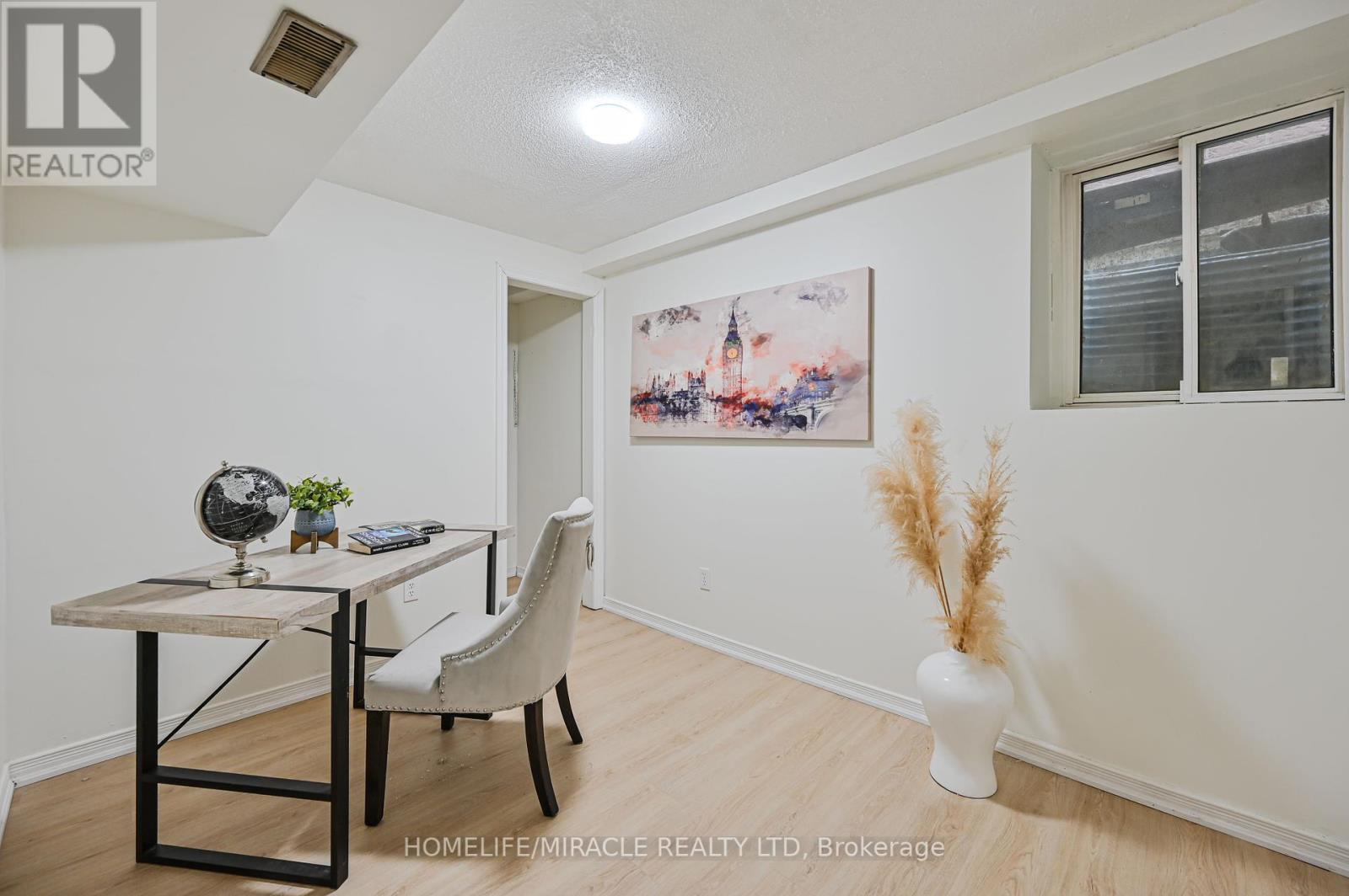 32 Woodsview Avenue, Toronto, Ontario  M9W 6C1 - Photo 37 - W12380000