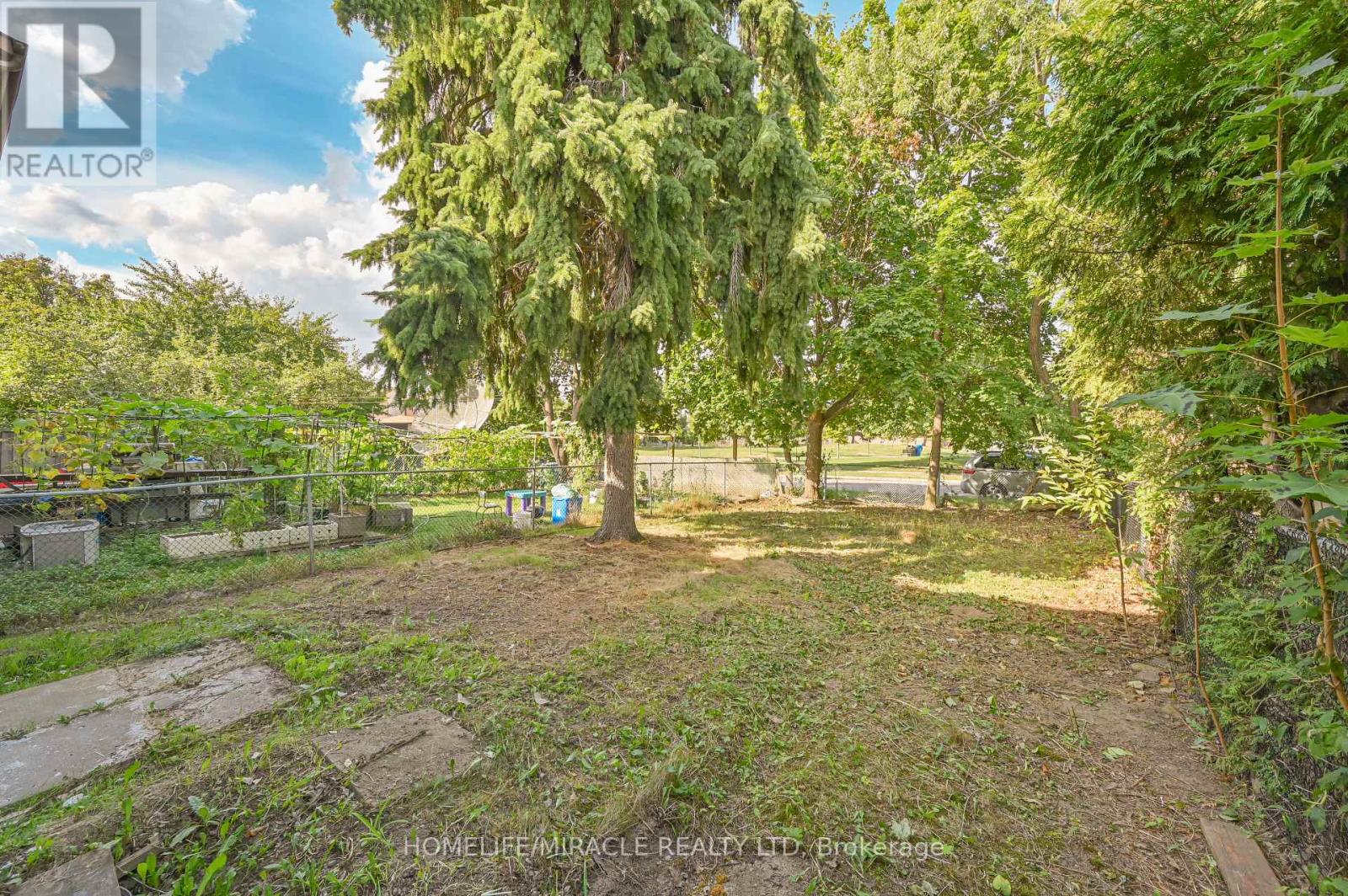 32 Woodsview Avenue, Toronto, Ontario  M9W 6C1 - Photo 41 - W12380000