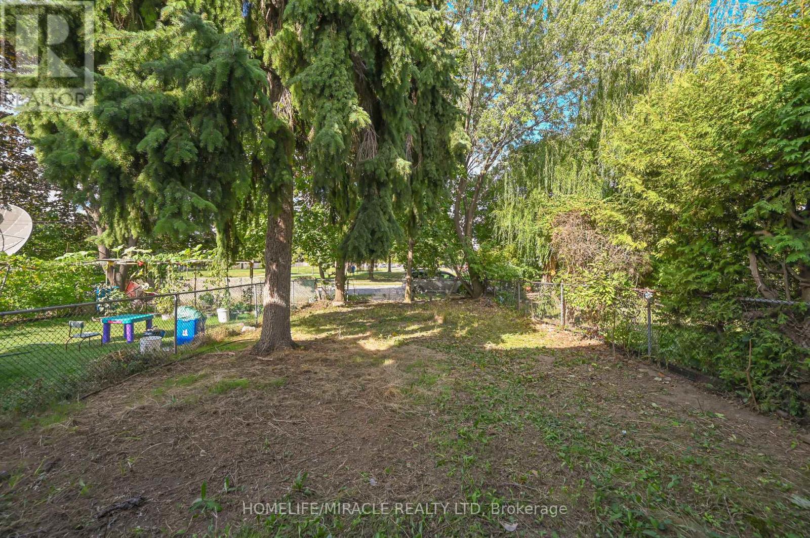 32 Woodsview Avenue, Toronto, Ontario  M9W 6C1 - Photo 42 - W12380000