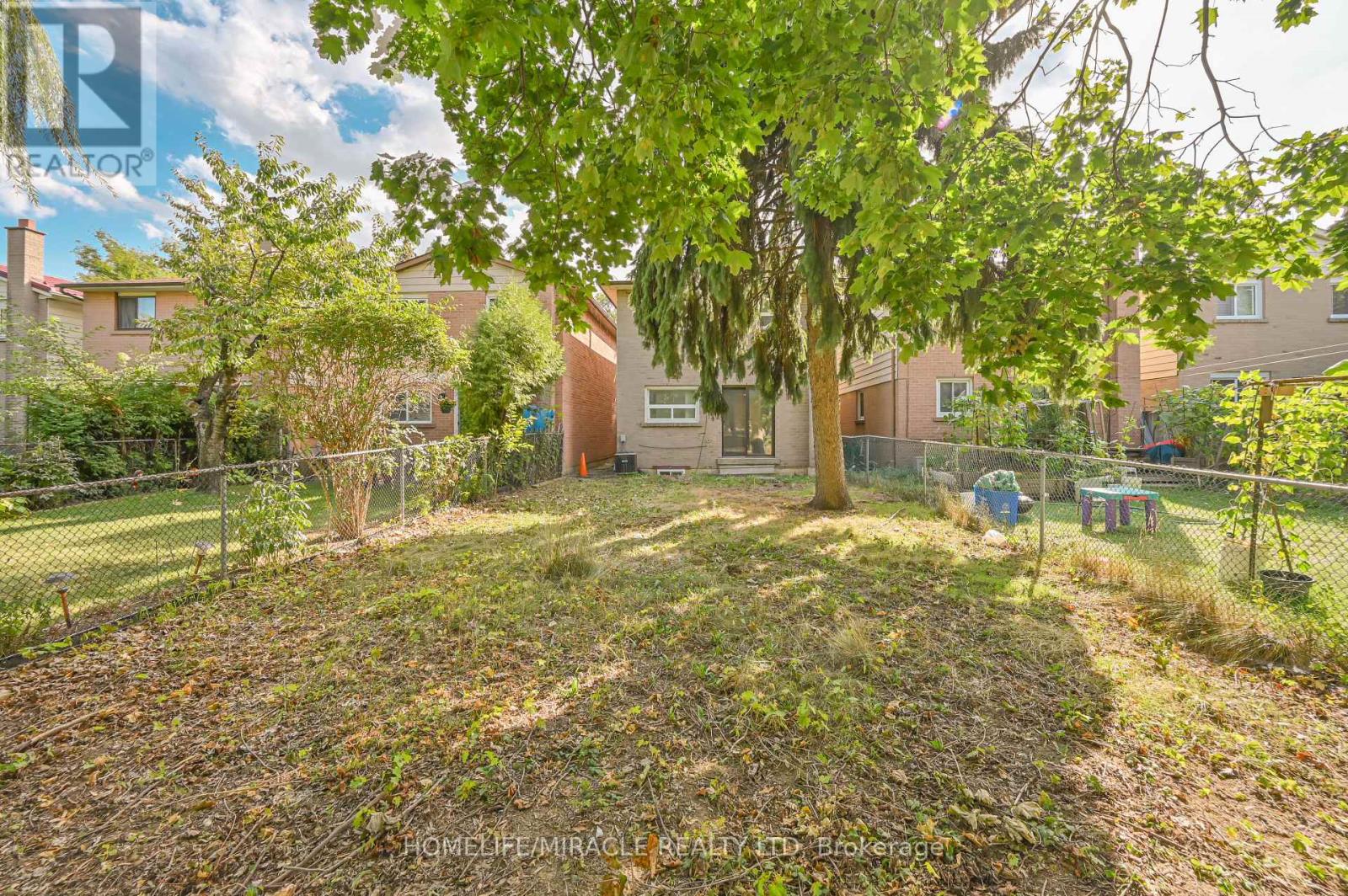 32 Woodsview Avenue, Toronto, Ontario  M9W 6C1 - Photo 43 - W12380000