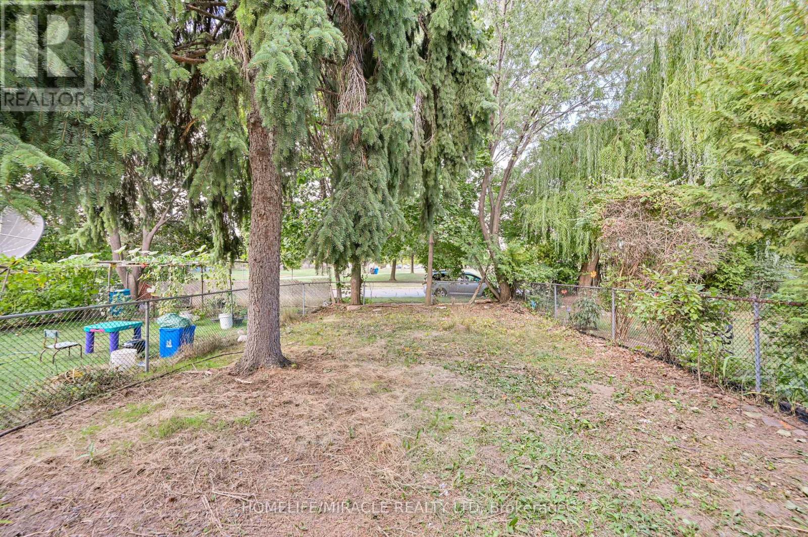 32 Woodsview Avenue, Toronto, Ontario  M9W 6C1 - Photo 45 - W12380000