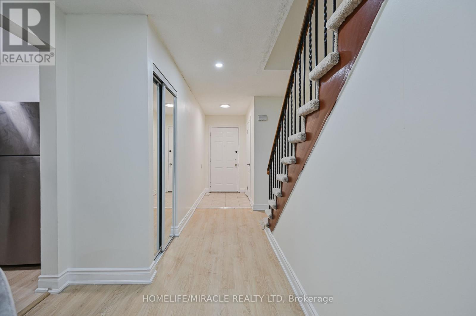 Property at 32 WOODSVIEW AVENUE image 5