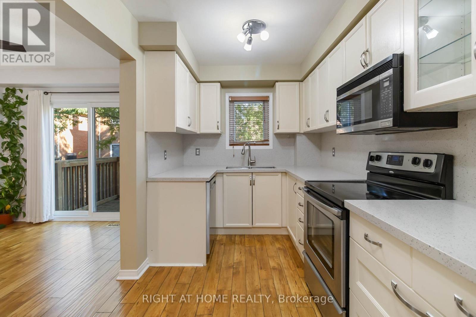 12 - 1520 Reeves Gate, Oakville (Ga Glen Abbey), Ontario  L6M 3J4 - Photo 13 - W12380023