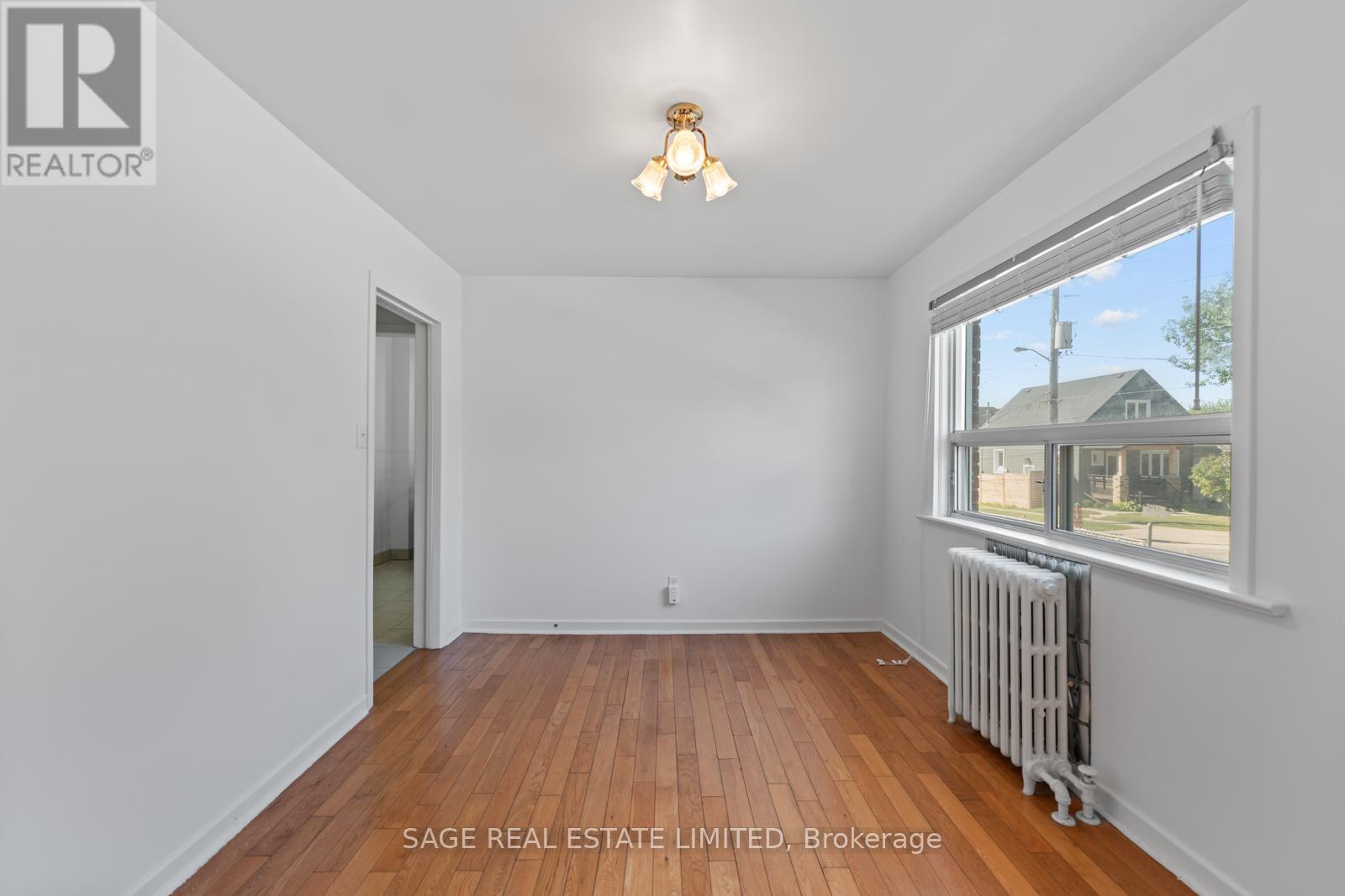 49 Bowie Avenue, Toronto, Ontario  M6E 2P2 - Photo 11 - W12380064