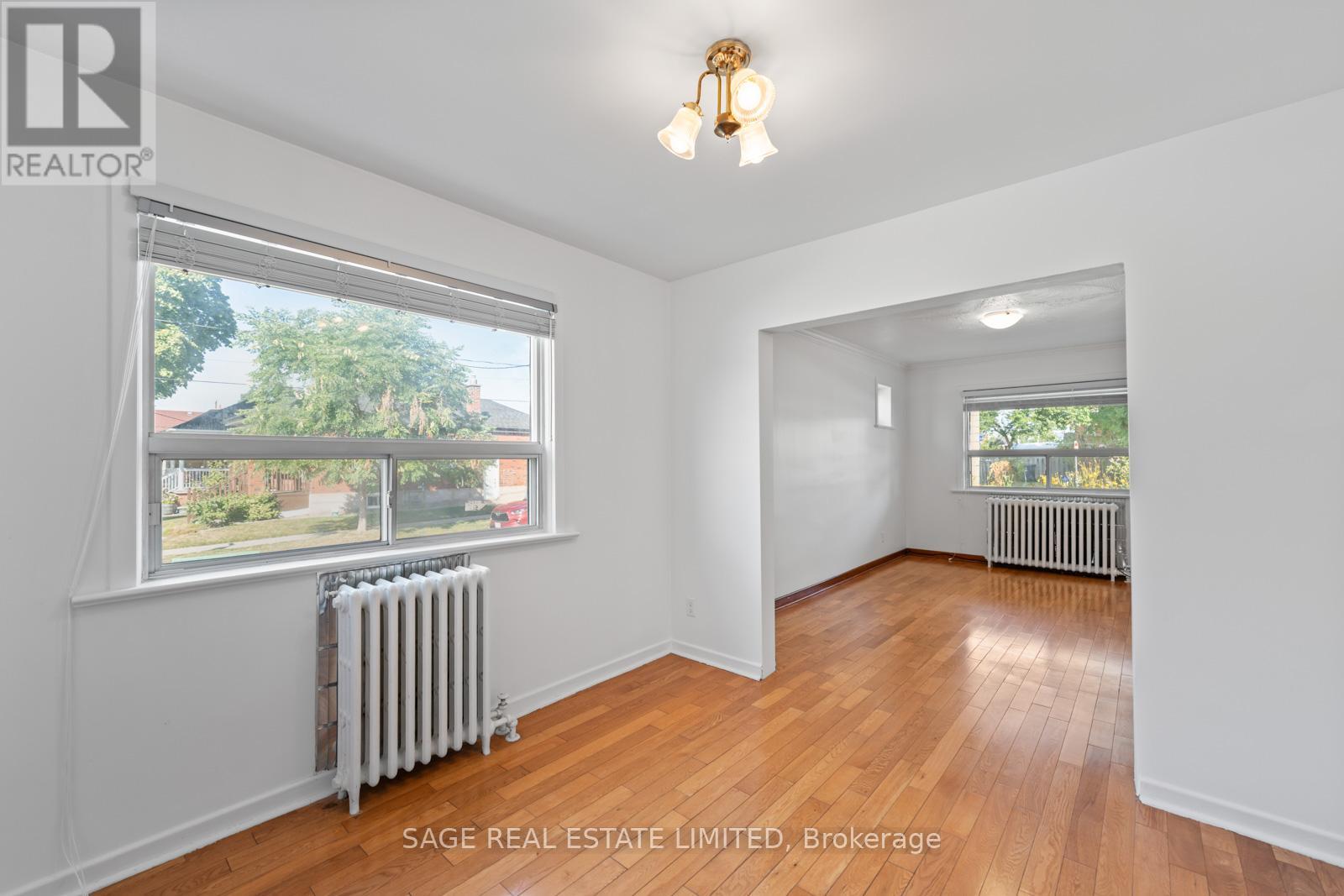 49 Bowie Avenue, Toronto, Ontario  M6E 2P2 - Photo 12 - W12380064