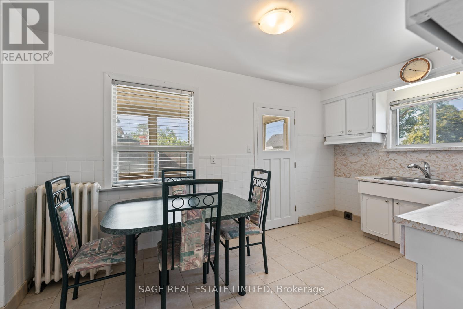 49 Bowie Avenue, Toronto, Ontario  M6E 2P2 - Photo 13 - W12380064
