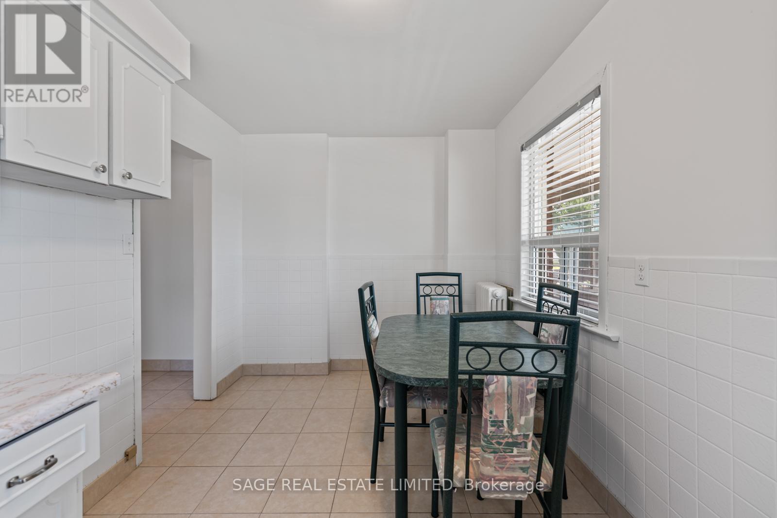 49 Bowie Avenue, Toronto, Ontario  M6E 2P2 - Photo 19 - W12380064