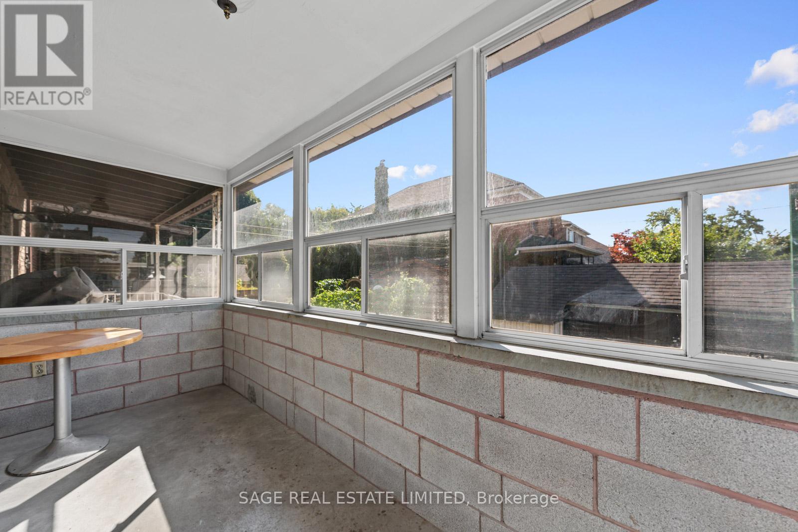 49 Bowie Avenue, Toronto, Ontario  M6E 2P2 - Photo 21 - W12380064