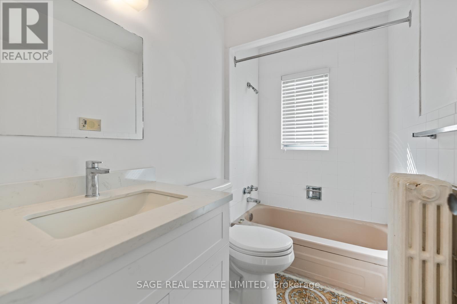 49 Bowie Avenue, Toronto, Ontario  M6E 2P2 - Photo 23 - W12380064