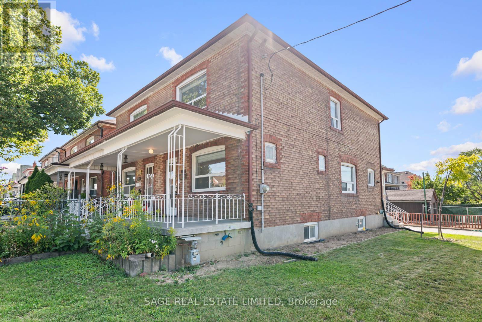 49 Bowie Avenue, Toronto, Ontario  M6E 2P2 - Photo 3 - W12380064