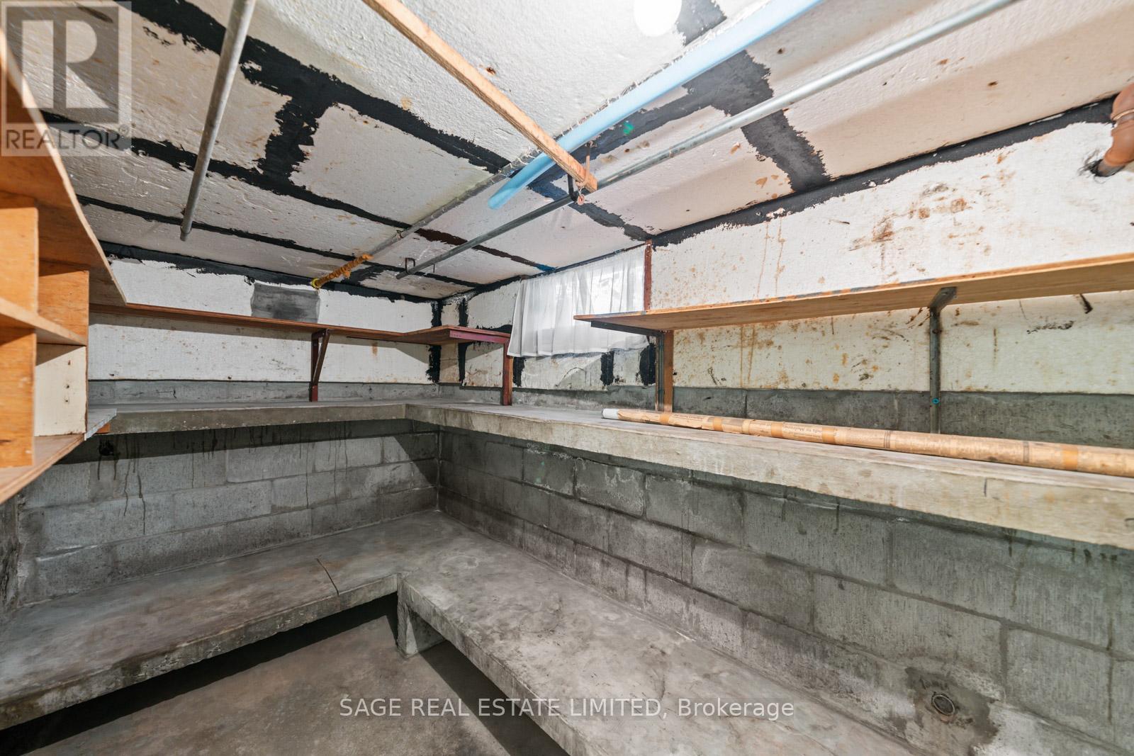 49 Bowie Avenue, Toronto, Ontario  M6E 2P2 - Photo 32 - W12380064